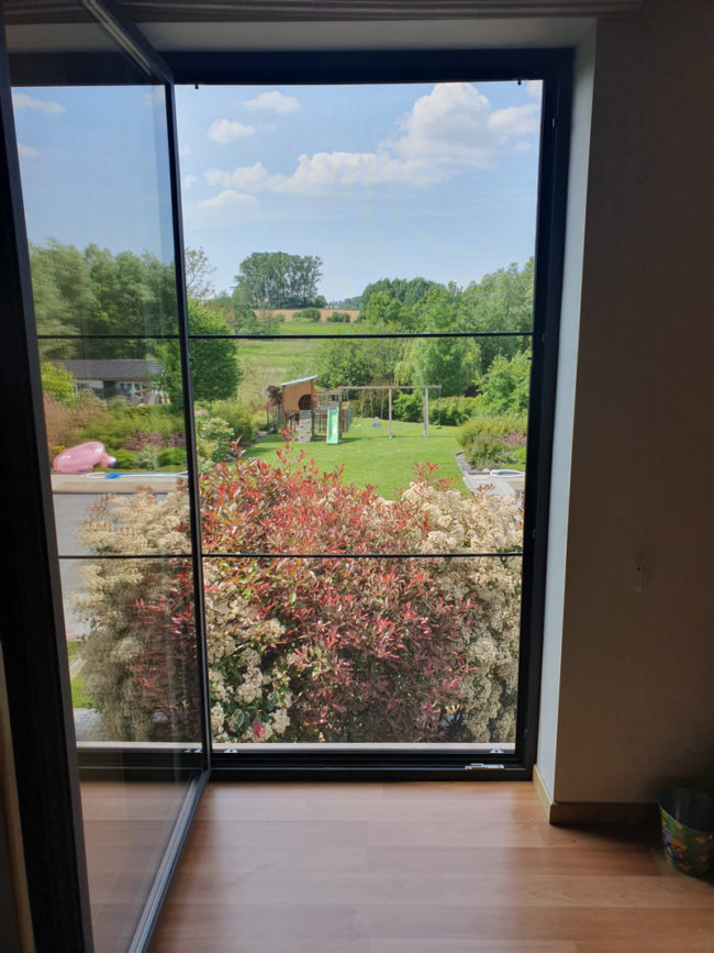 Isol&Plus - Installation de moustiquaires amovibles et banne solaire avec volant-plus (semina life WEINOR)