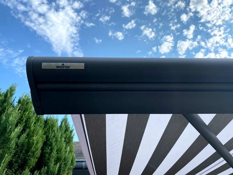 Isol&Plus - Installation protection solaire – banne solaire avec volant-plus
