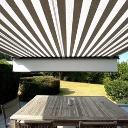 Isol&Plus - Installation protection solaire – banne solaire avec volant-plus