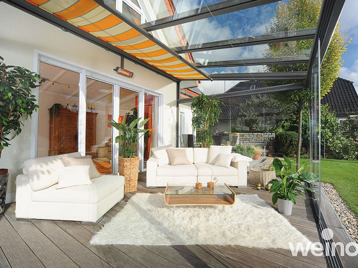 Isol&Plus - Une pergola en verre pour profiter de votre terrasse jusqu’à la fin de l’automne et protéger votre mobilier de jardin du froid et du gel durant l’hiver