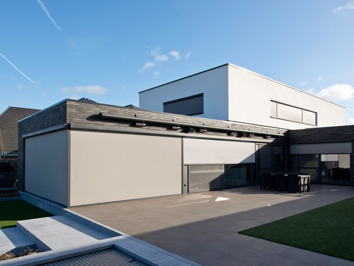 Isol&Plus - Pour réduire l’ensoleillement et lutter contre la chaleur au sein de votre maison, il existe une solution au succès grandissant, les screens solaires