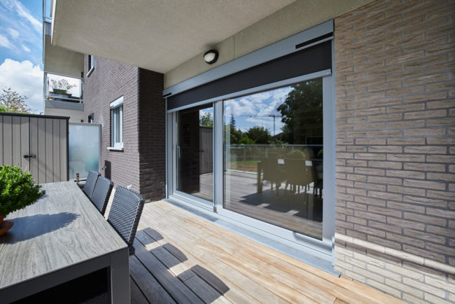 Isol&Plus - Pour réduire l’ensoleillement et lutter contre la chaleur au sein de votre maison, il existe une solution au succès grandissant, les screens solaires