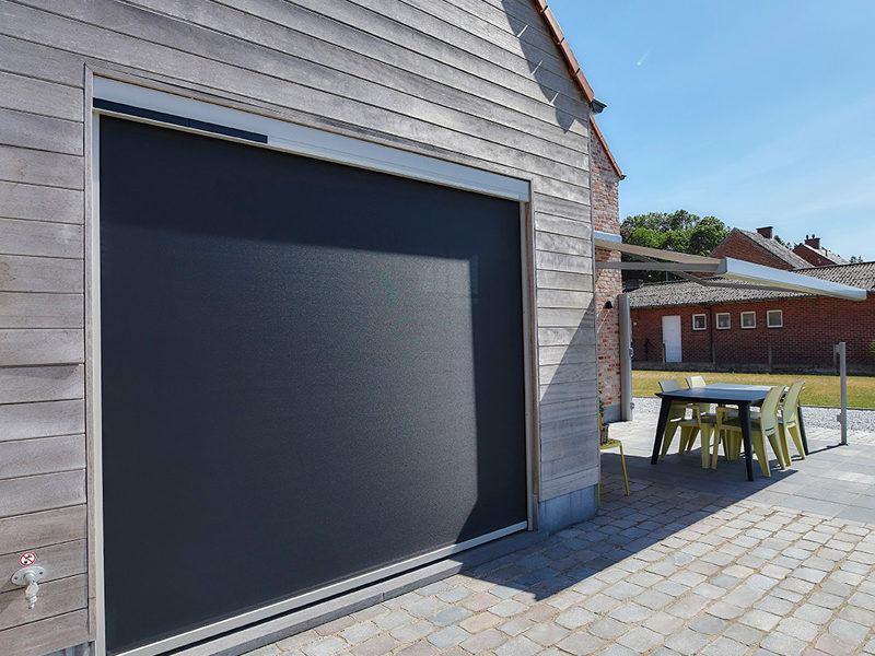 Isol&Plus - Pour réduire l’ensoleillement et lutter contre la chaleur au sein de votre maison, il existe une solution au succès grandissant, les screens solaires